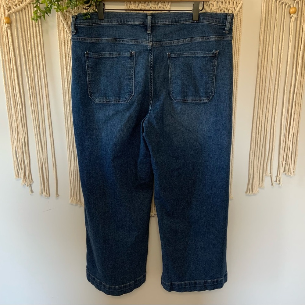 TIME AND TRU Women’s High Rise Wide Leg Crop Utility Jeans Dark Wash Size 18 - Picture 2 of 12